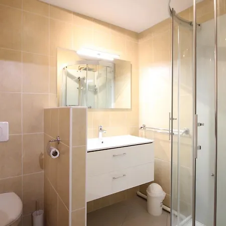 Apartment Bel F3 Au 2eme Etage, A 50m Des Thermes, Bien Equipe, 6 Couchages, Ideal Pour Cures Et - Fr-1-415-65 *