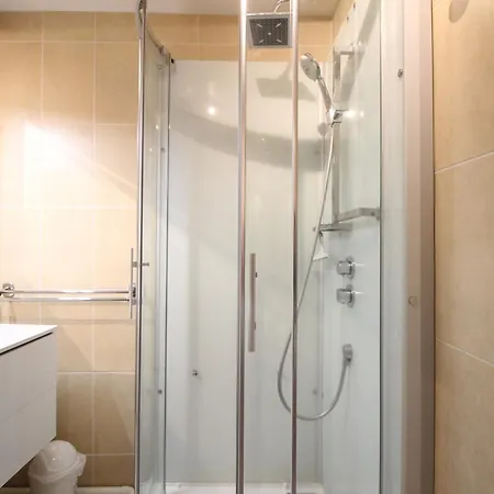Bel F3 Au 2eme Etage, A 50m Des Thermes, Bien Equipe, 6 Couchages, Ideal Pour Cures Et - Fr-1-415-65 Apartment *